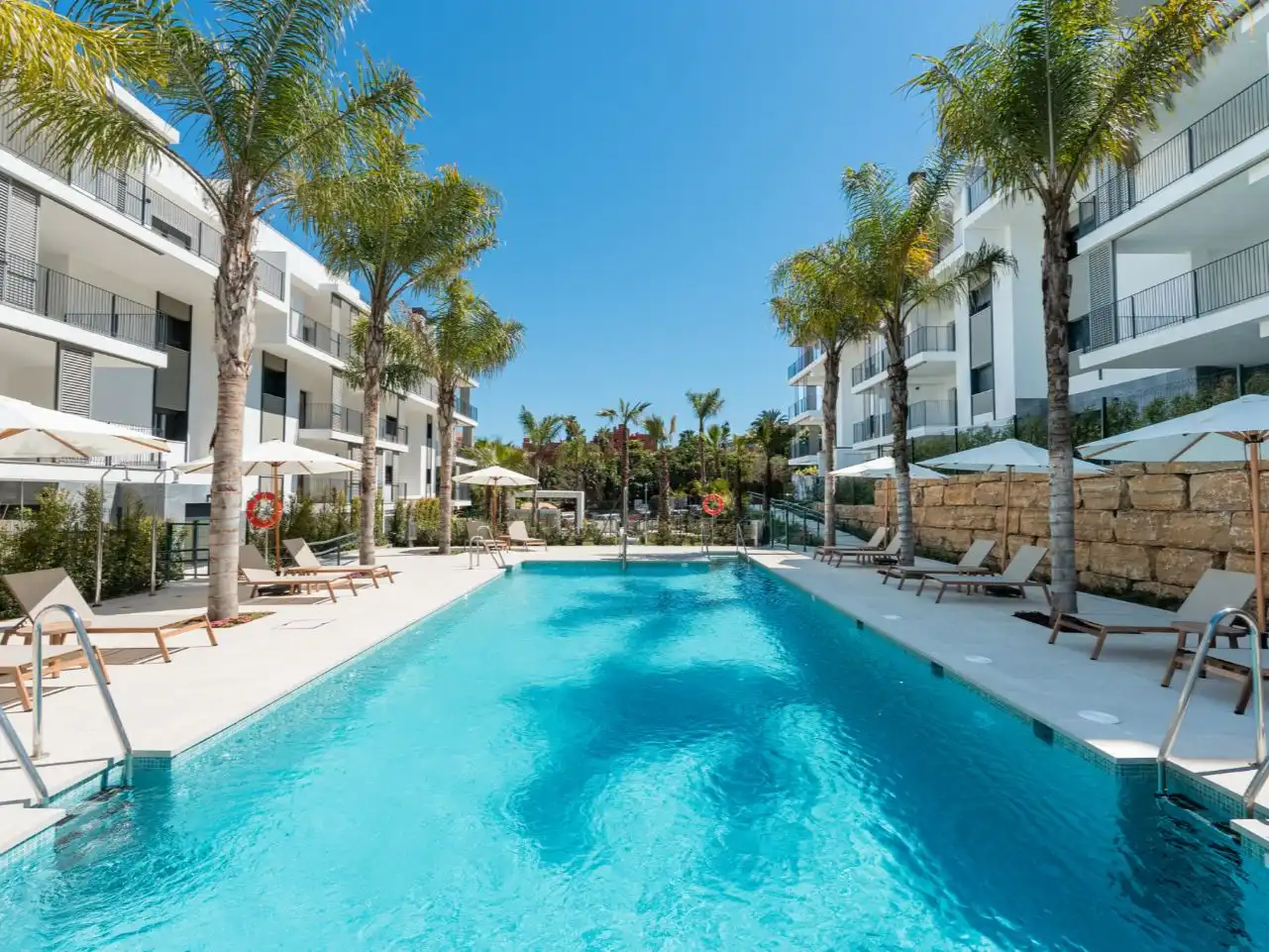 Piscina de Pis en venda en Estepona amb Aire condicionat, Terrassa i Piscina