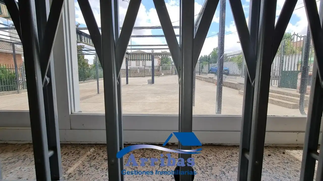 Local en venta en Hormigos con Aire acondicionado y Calefacción