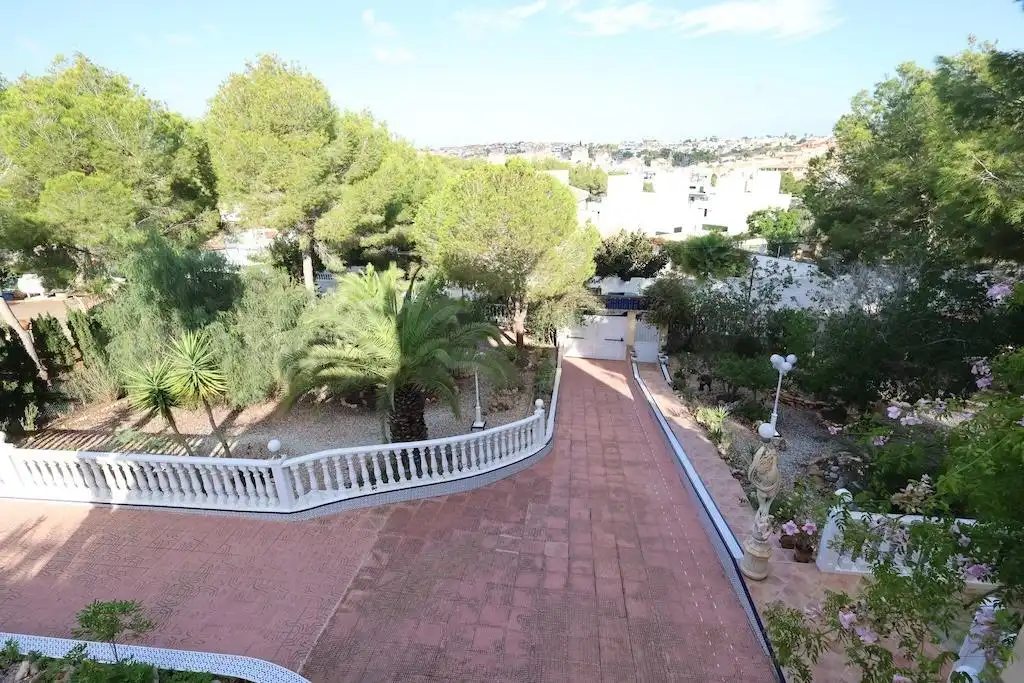 Detached house with pool for sale in Calle LOS PIRINEOS, imagen 33