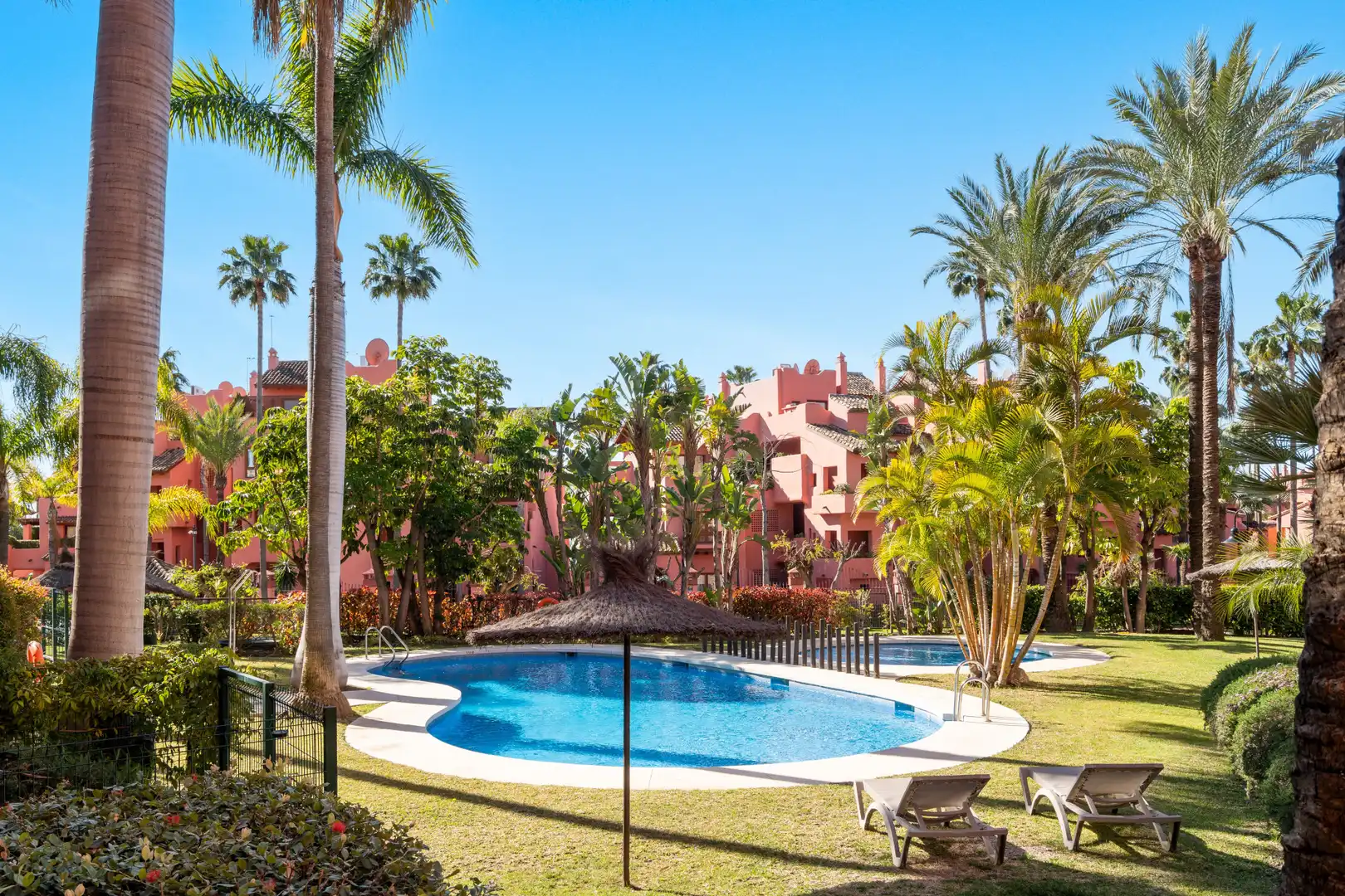 Jardín de Ático en venta en Estepona con Aire acondicionado, Calefacción y Terraza