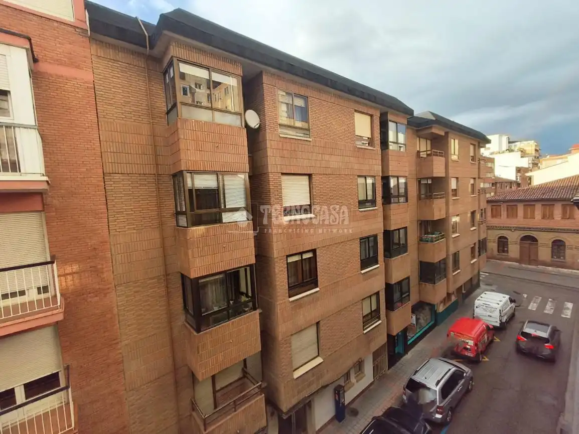 Außenansicht von Wohnung zum Verkauf in Palencia mit Heizung, Parkett und Abstellraum