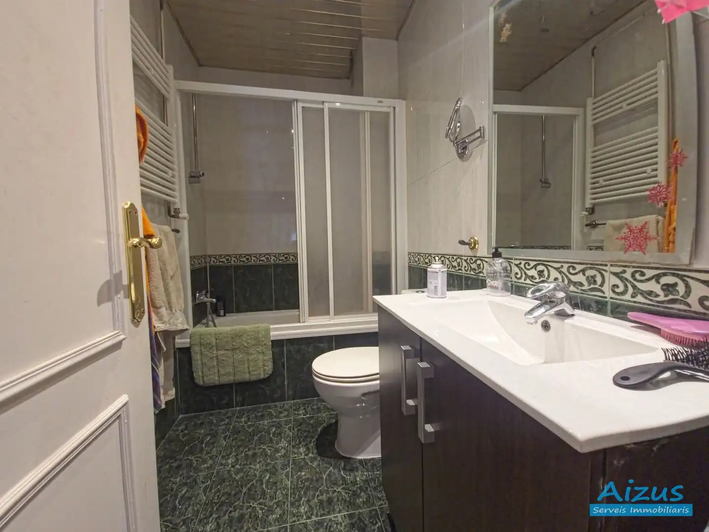 Badezimmer von Wohnung zum Verkauf in Ripollet mit Heizung und Ofen