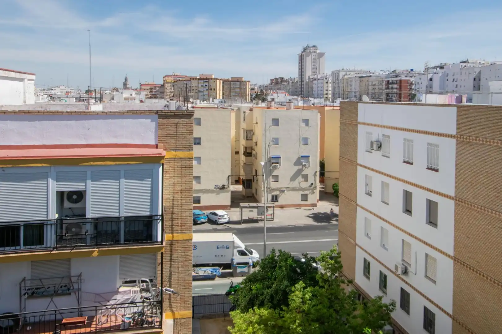 Vista exterior de Pis en venda en Sevilla amb Aire condicionat