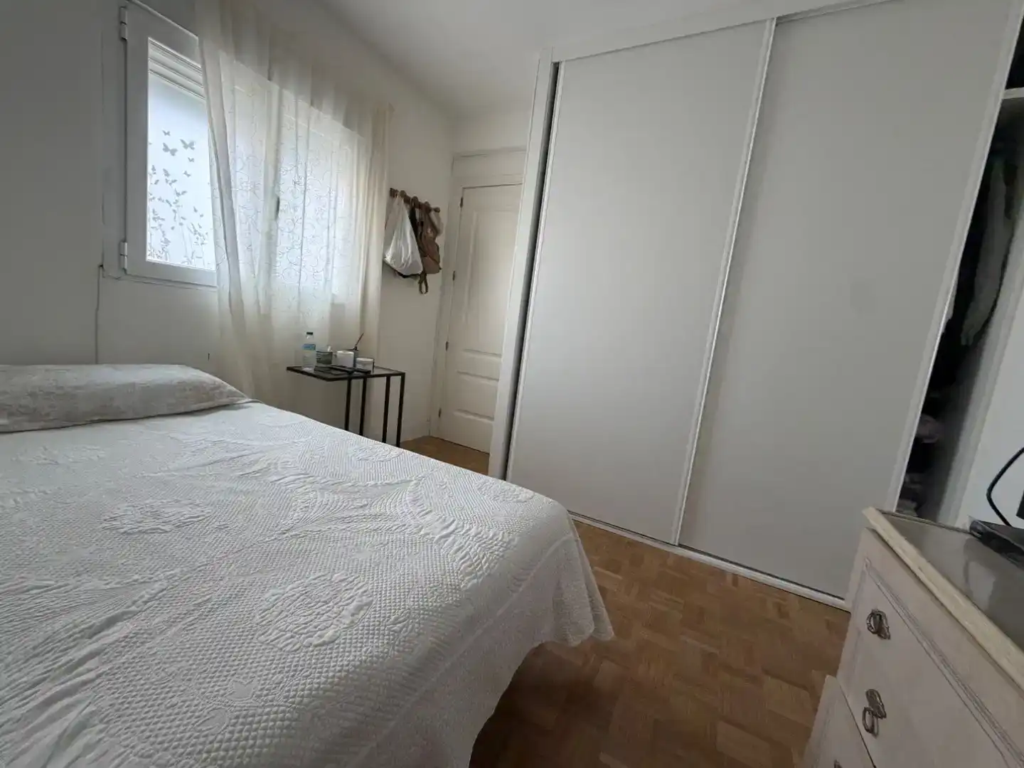 Dormitori de Pis en venda en Majadahonda amb Aire condicionat i Balcó