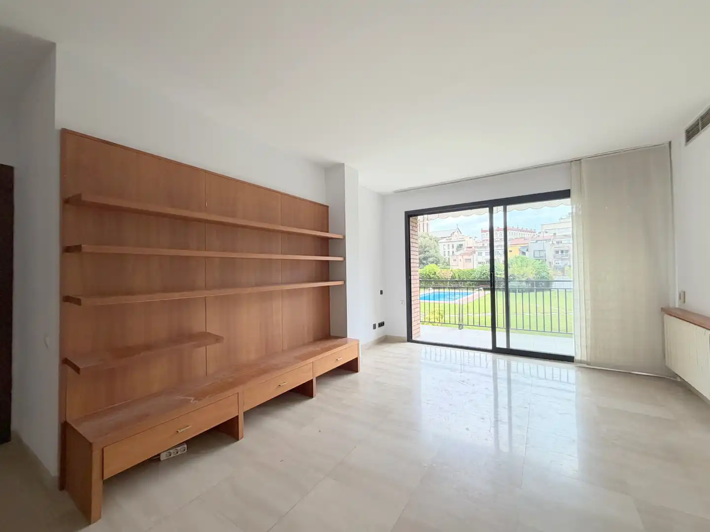 Flat for rent in Carrer Princesa, Instituts