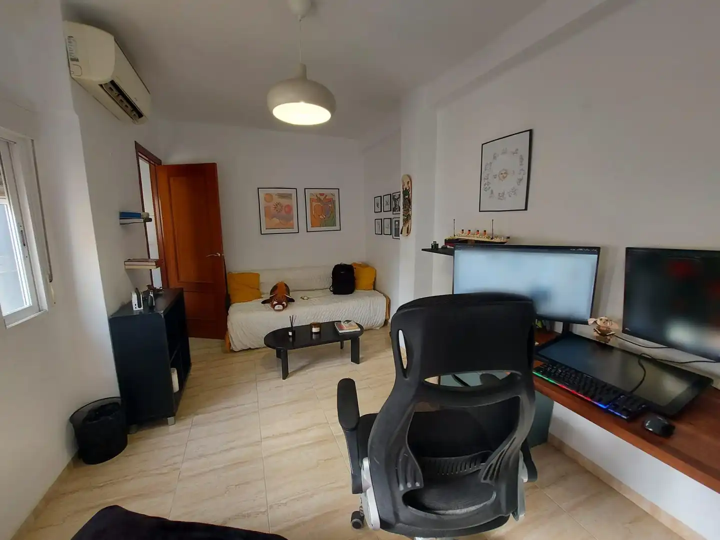 Sala d'estar de Àtic en venda en Córdoba amb Aire condicionat, Terrassa i Moblat