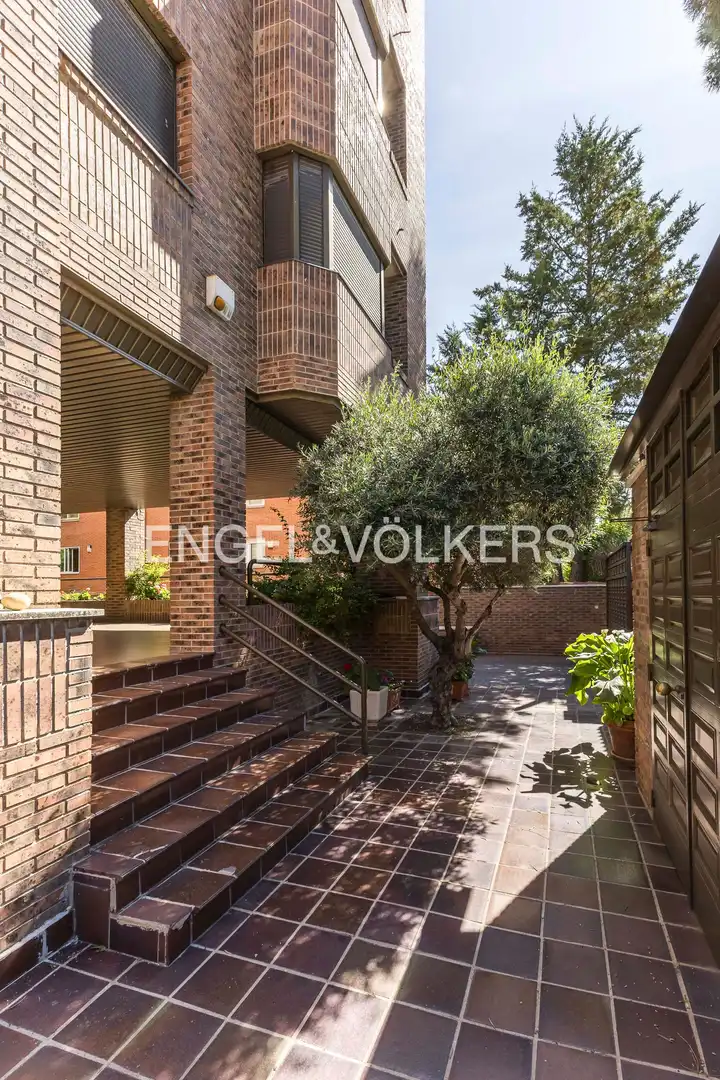 Vista exterior de Piso en venta en Madrid con Aire acondicionado, Calefacción y Jardín privado