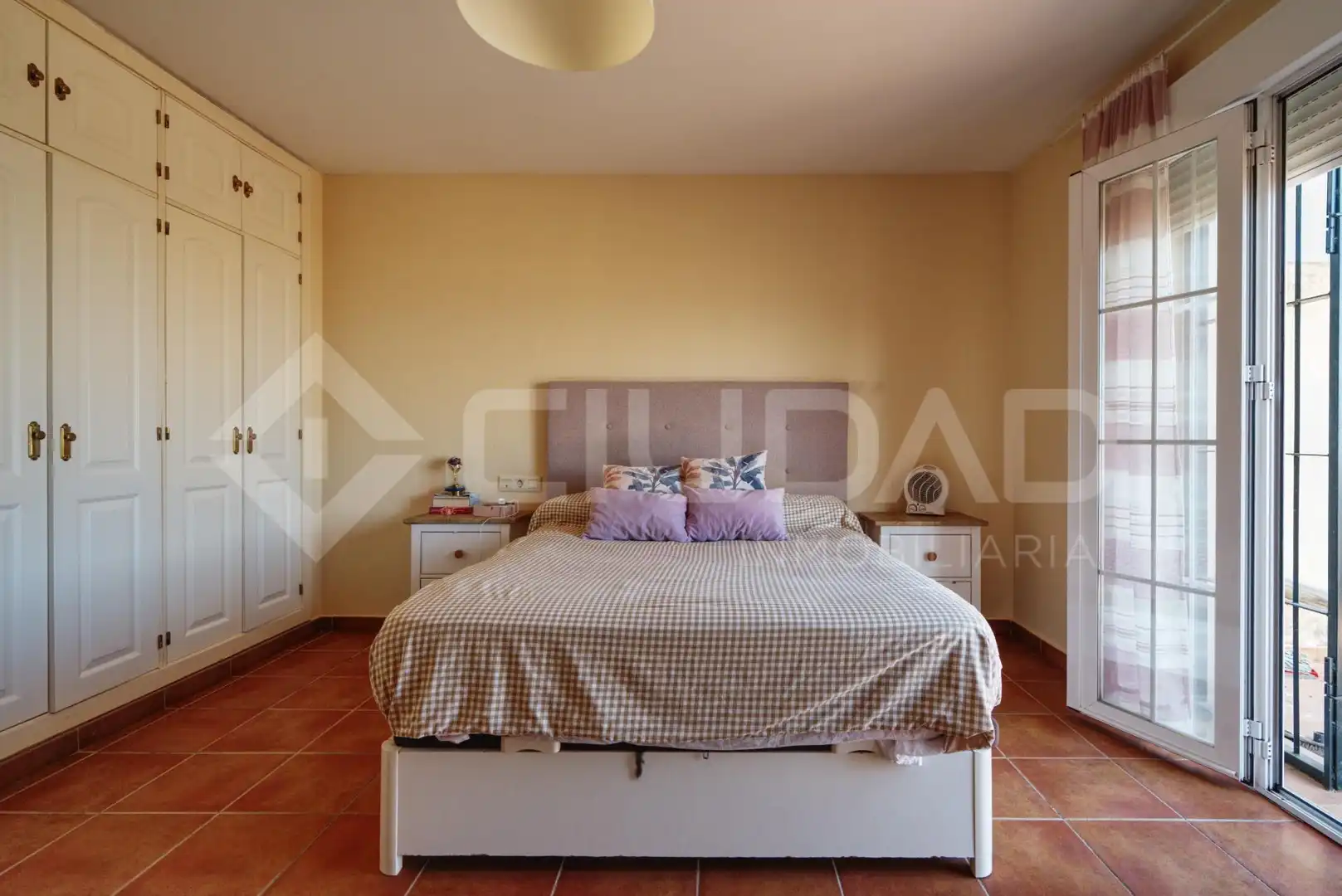 Habitación de Casa adosada en venta en Sanlúcar de Barrameda con Jardín privado, Terraza y Piscina comunitaria