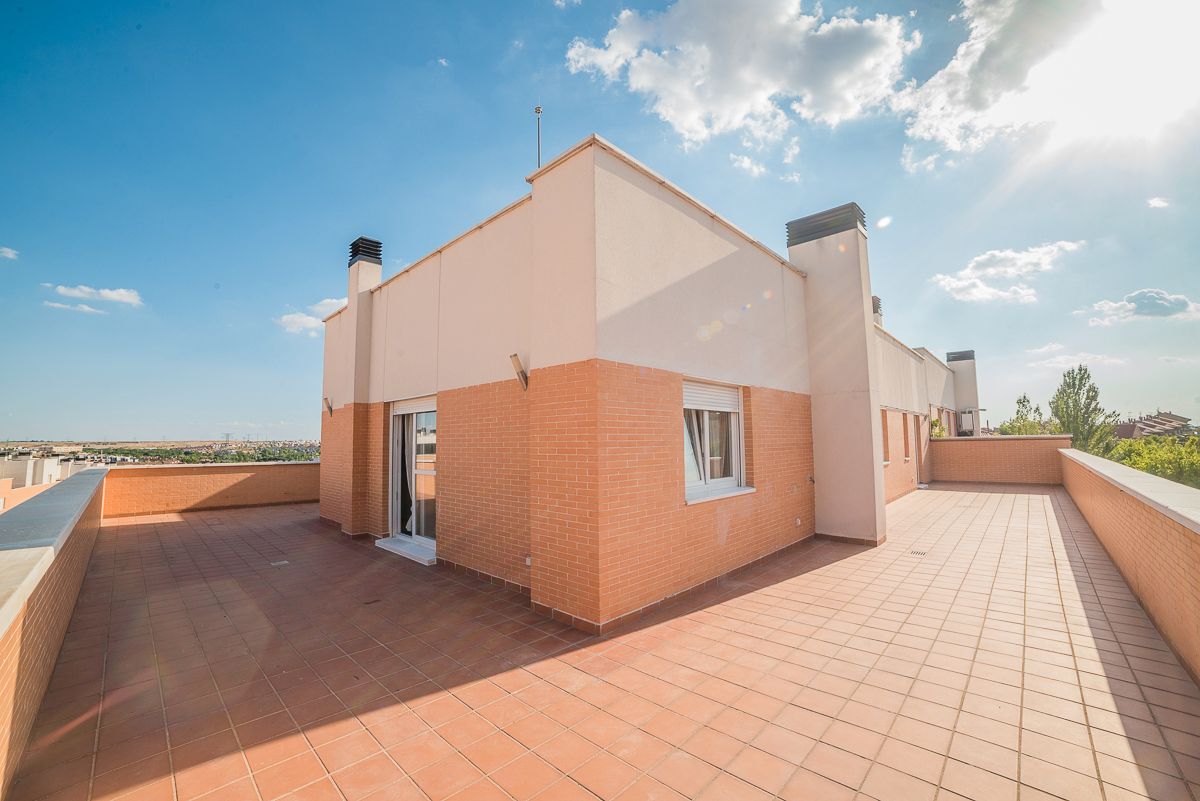 Exterior view of Attic for sale in Arroyomolinos (Madrid)  with Heating, Terrace and Storage room