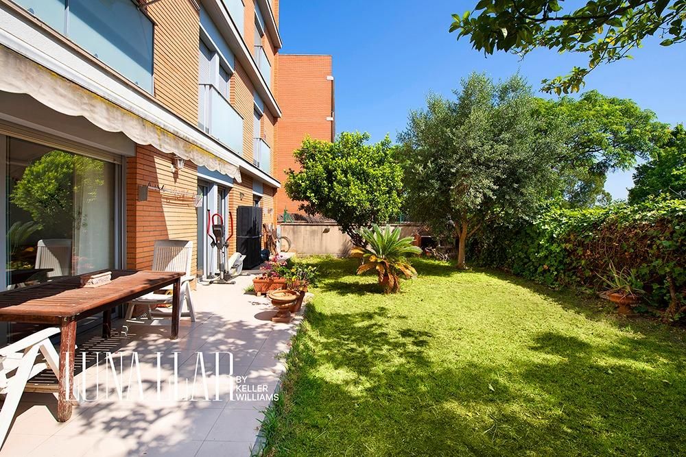 Jardí de Planta baixa en venda en Castelldefels amb Calefacció, Terrassa i Balcó