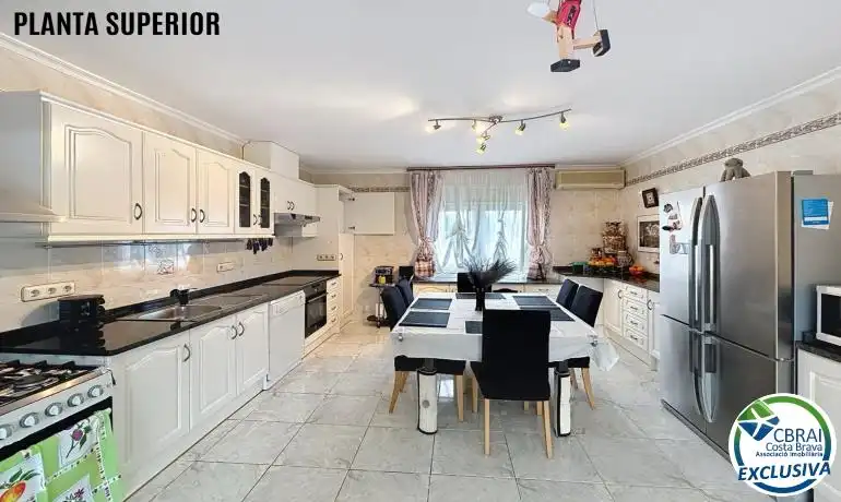 Casa adosada en venda a Montgrí