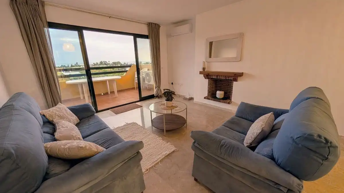 Sala d'estar de Apartament de lloguer en Estepona amb Aire condicionat, Calefacció i Terrassa