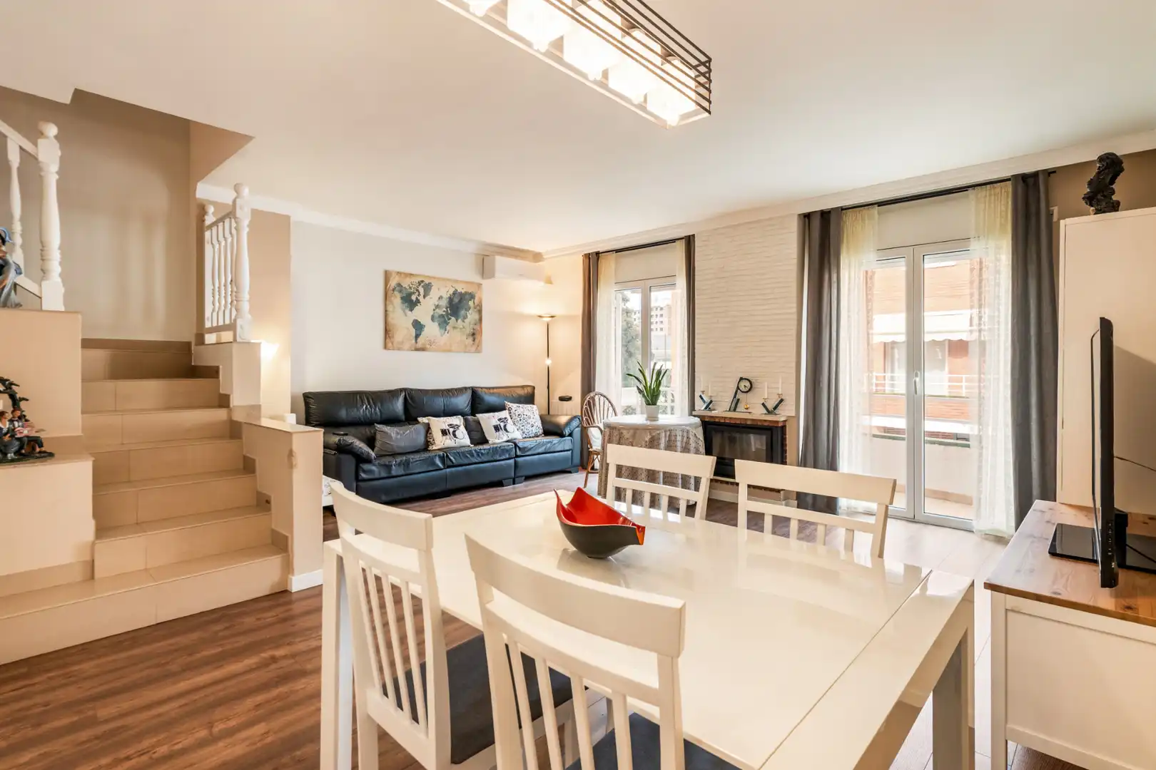 Sala de estar de Casa adosada en venta en Viladecans con Aire acondicionado, Calefacción y Parquet