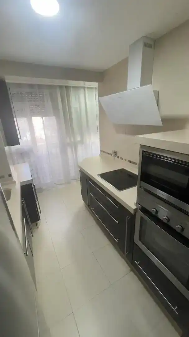 Cuina de Pis en venda en Cádiz amb Forn, Microones i Balcó