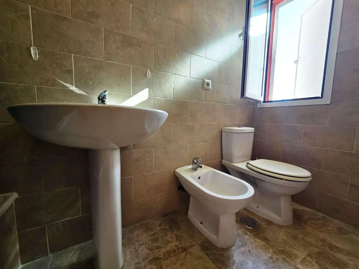 Bathroom of Detached homes for sale in Castilleja de la Cuesta  with Air Conditioner, Terrace and Storage room