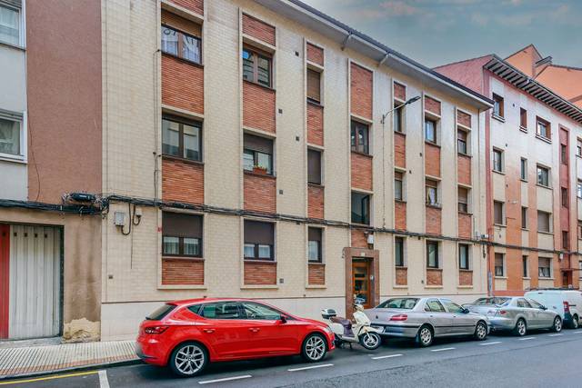 Piso en Venta en C/ Santo Domingo en Ceares