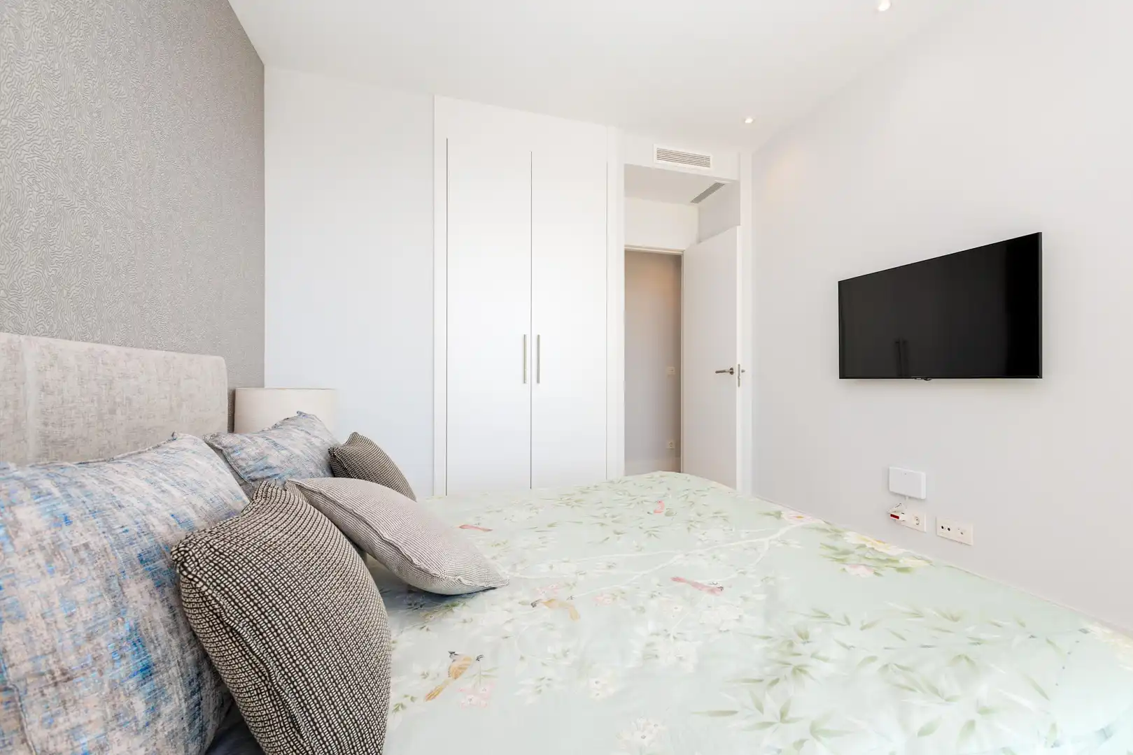 Habitación de Apartamento en venta en Benahavís con Aire acondicionado, Calefacción y Jardín privado