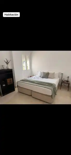 Dormitori de Pis de lloguer en Marbella amb Aire condicionat, Terrassa i Traster