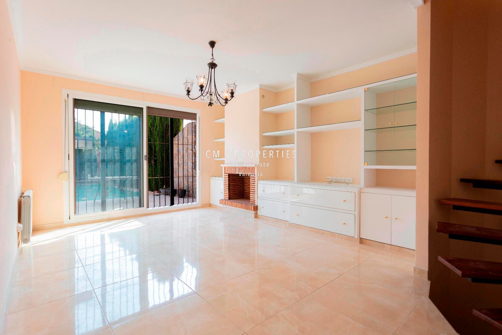 Sala d'estar de Casa adosada en venda en Bétera amb Aire condicionat, Calefacció i Parquet