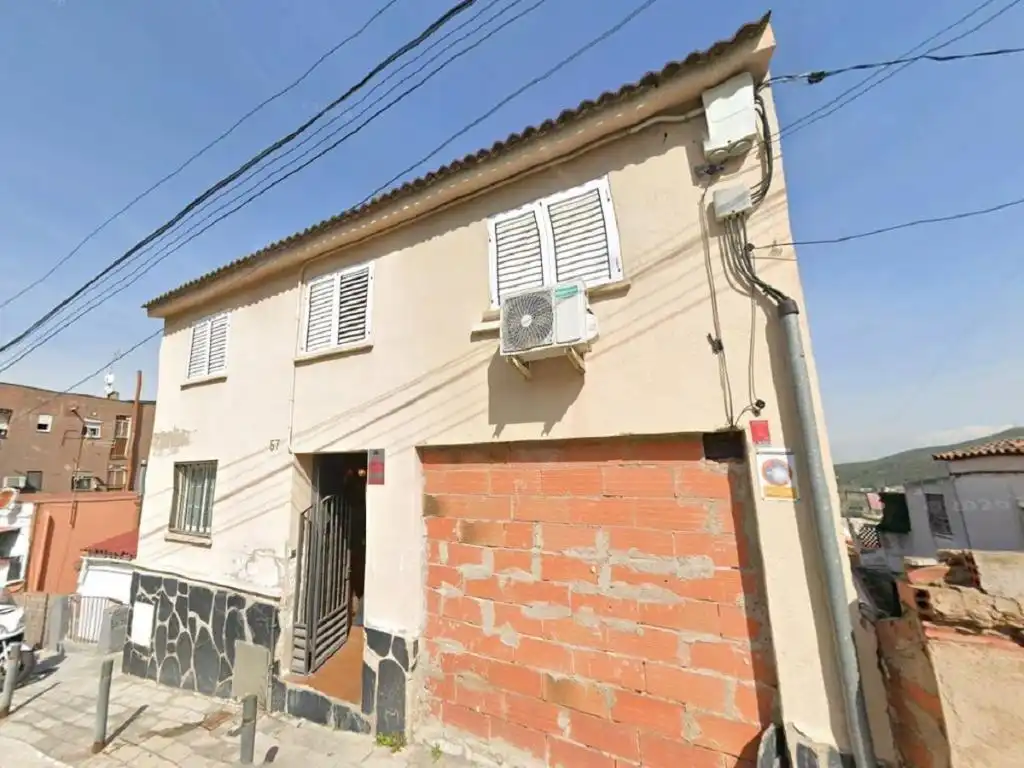 Vista exterior de Casa o xalet en venda en Montcada i Reixac amb Jardí privat i Parquet
