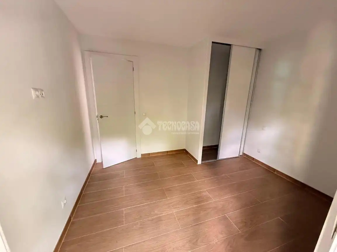 Habitación de Piso en venta en Madrid con Parquet y Balcón