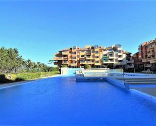 Piscina de Apartament de lloguer en Sotogrande amb Aire condicionat, Calefacció i Terrassa