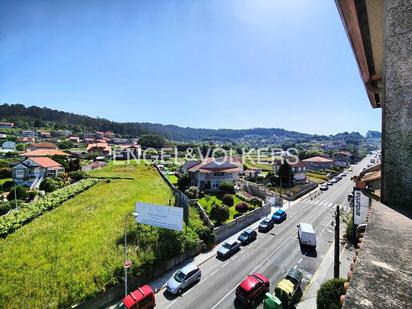 Vista exterior de Àtic en venda en Poio amb Aire condicionat, Calefacció i Parquet