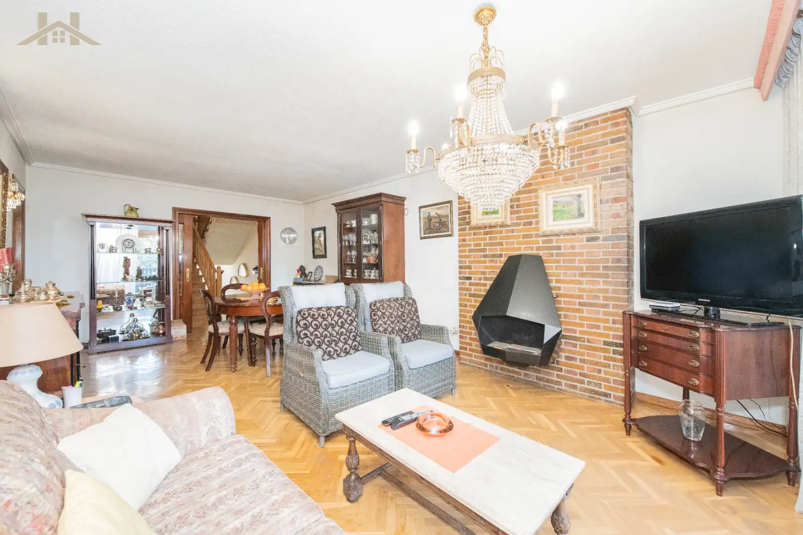 Sala de estar de Casa adosada en venta en Pozuelo de Alarcón con Aire acondicionado, Calefacción y Jardín privado