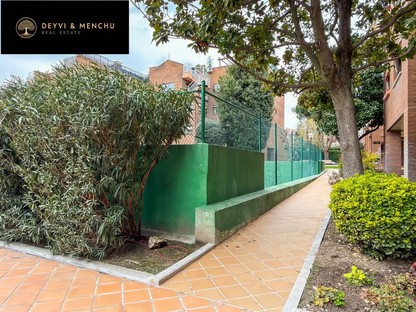 Vista exterior de Ático de alquiler en Pozuelo de Alarcón con Aire acondicionado, Jardín privado y Parquet