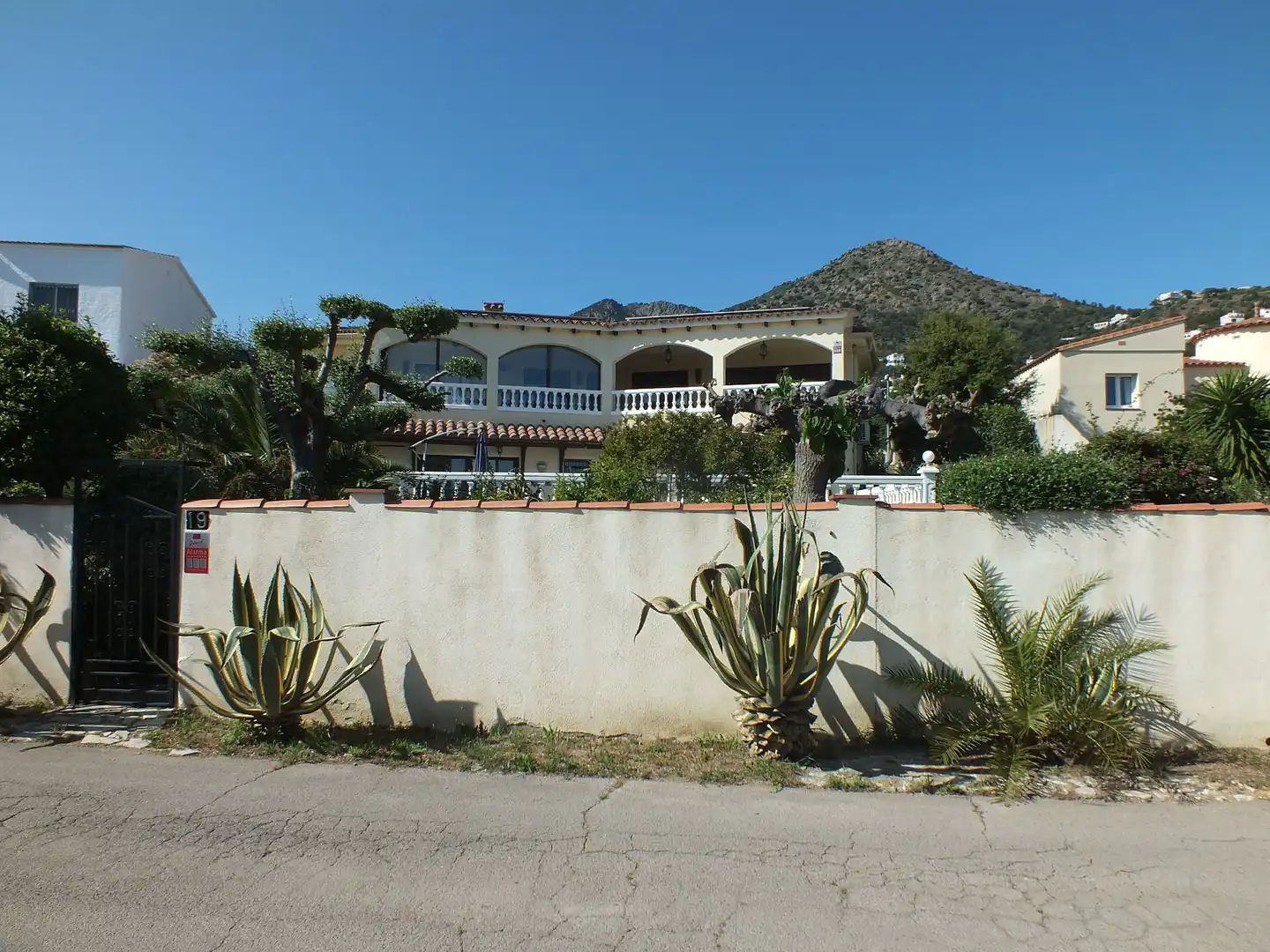Exterior view of Houses for sale in Roses  with Air Conditioner, Heating and Private garden