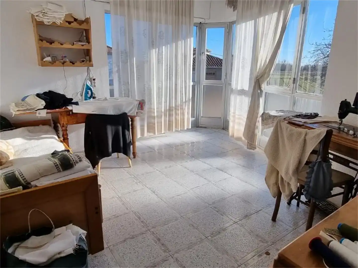 Sala d'estar de Casa adosada en venda en Destriana