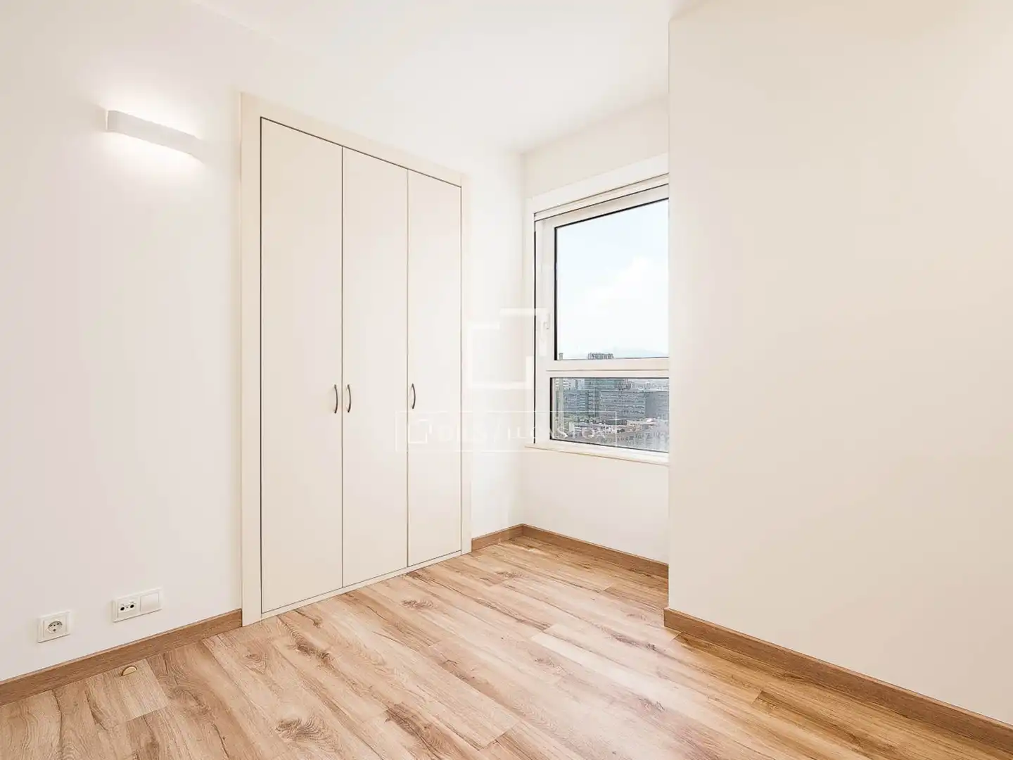 Schlafzimmer von Wohnung zum Verkauf in Barcelona mit Klimaanlage, Heizung und Abstellraum