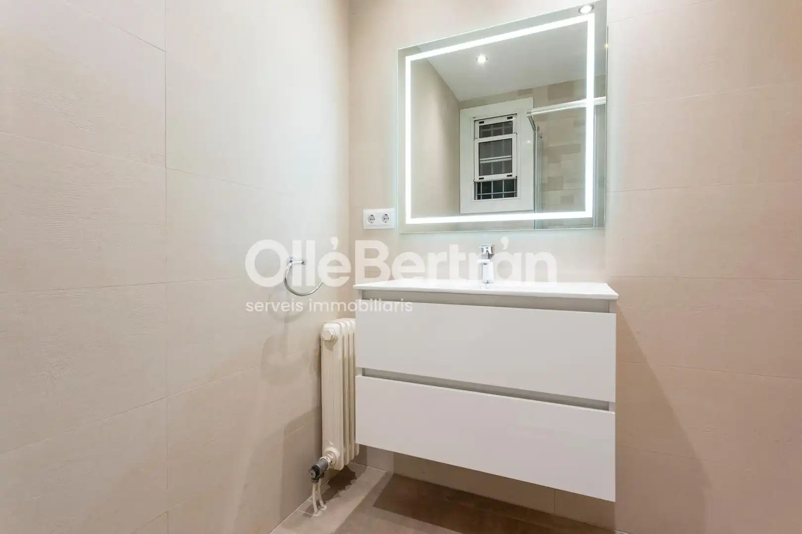 Baño de Piso en venta en Barcelona con Calefacción y Balcón