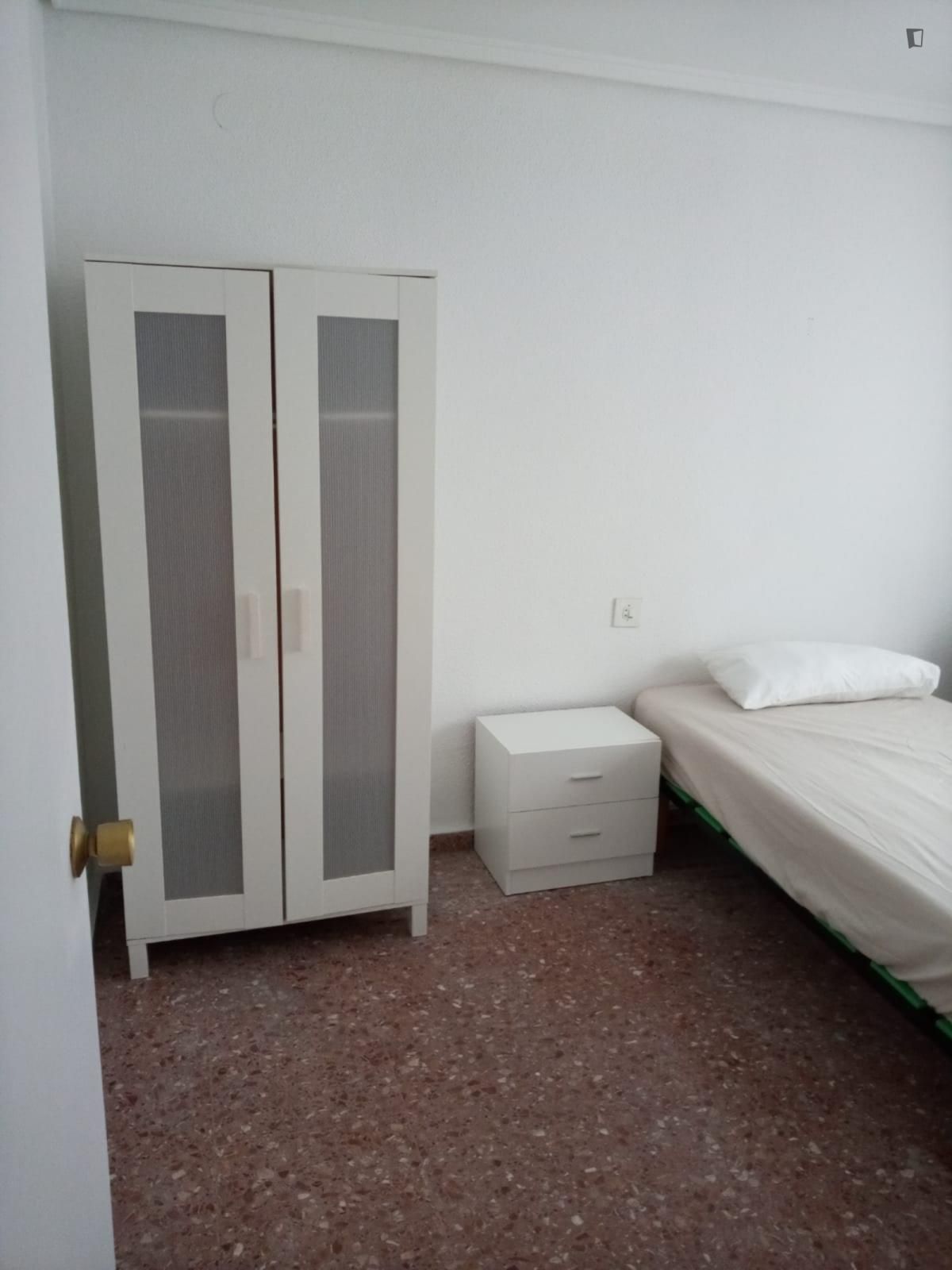 Dormitori de Apartament per a compartir en  Valencia Capital amb Aire condicionat, Calefacció i Moblat