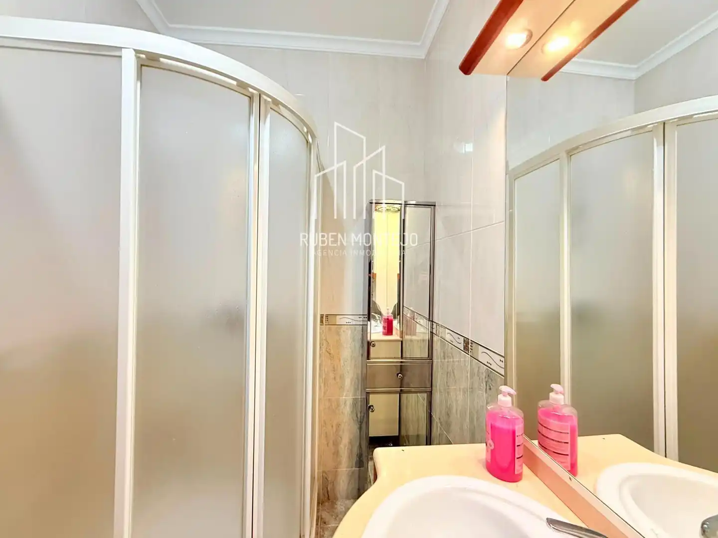 Baño de Piso de alquiler en Salamanca con Calefacción, Terraza y Amueblado