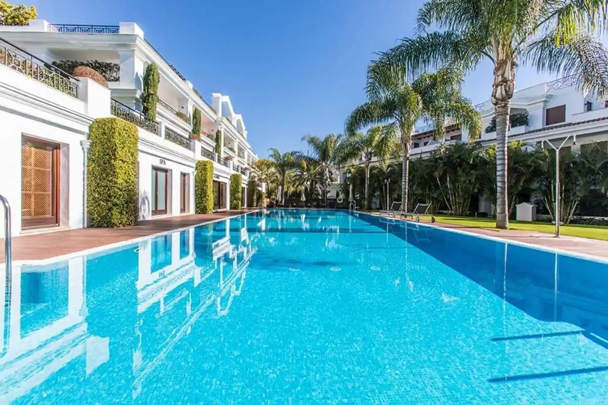 Piscina de Apartament en venda en Estepona amb Aire condicionat, Terrassa i Piscina