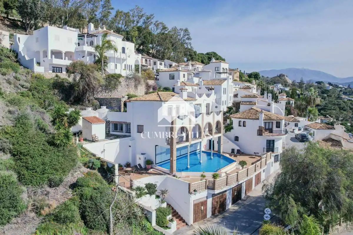 Vista exterior de Casa o xalet en venda en Salobreña amb Terrassa, Internet i Piscina comunitària