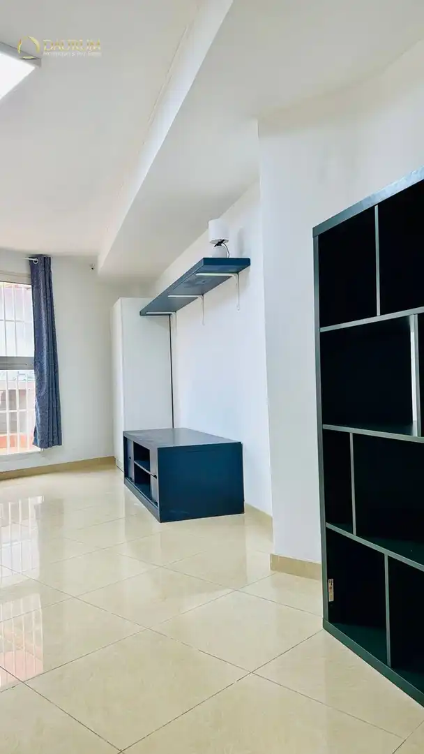 Sala de estar de Oficina en venta en Quart de Poblet con Aire acondicionado, Terraza y Amueblado