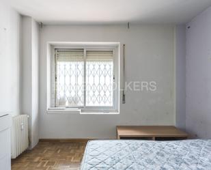 Bedroom of Apartment for sale in  Madrid Capital