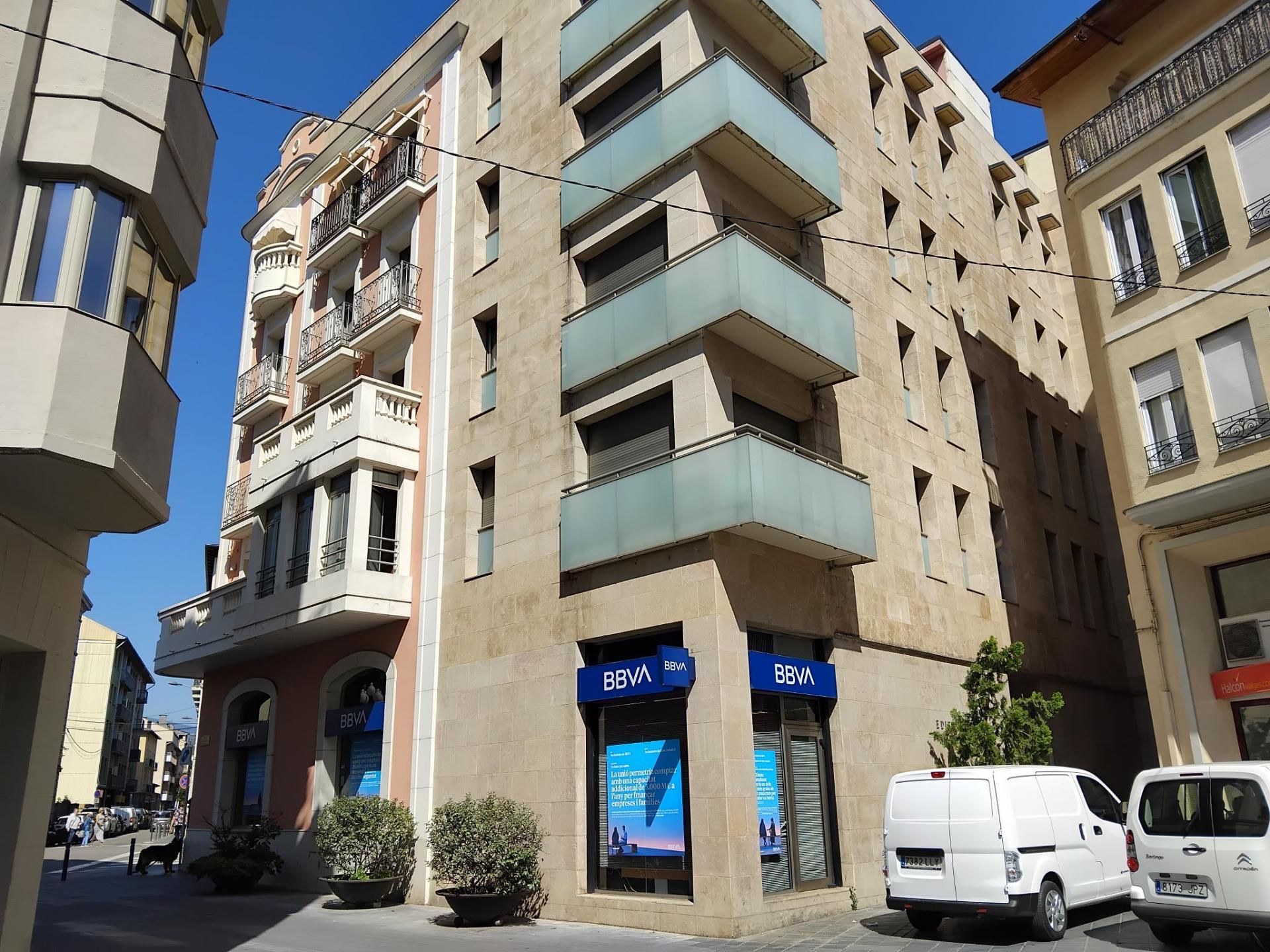 Vista exterior de Pis en venda en La Seu d'Urgell amb Calefacció