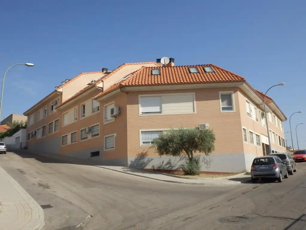 Vista exterior de Piso en venta en El Casar