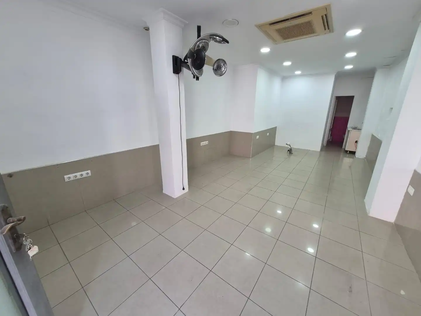 Commercial properties for rent in San Fernando  with Air Conditioner