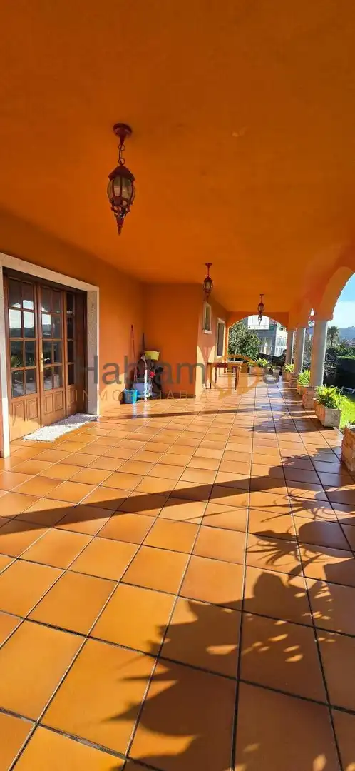 Terrassa de Casa o xalet en venda en Vilagarcía de Arousa amb Calefacció, Jardí privat i Terrassa