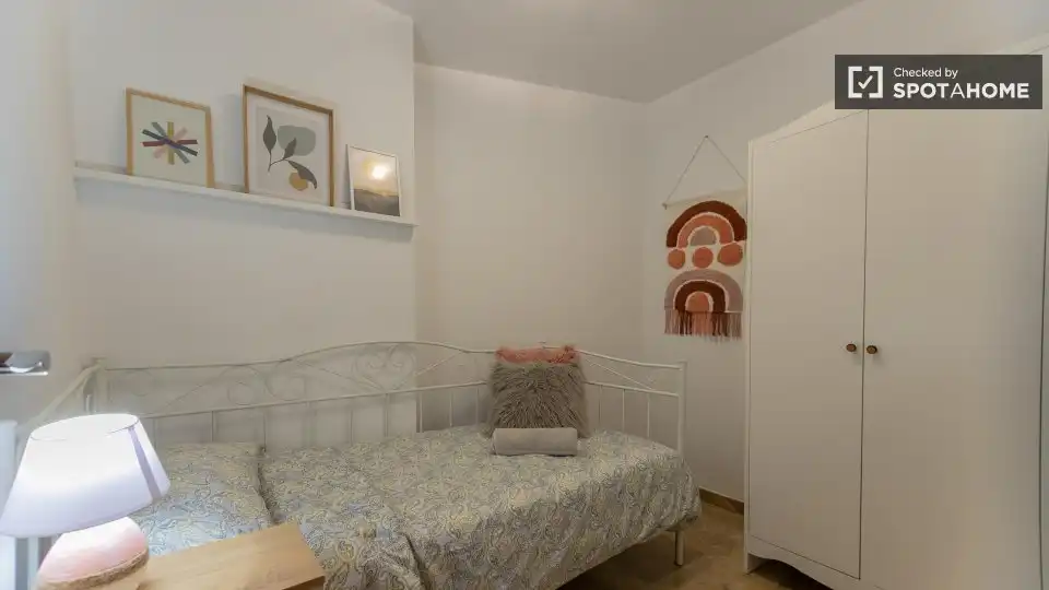 Appartamento con terrazza in affitto a Quatre Carreres, imagen 17