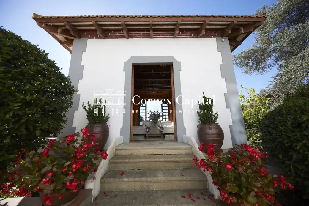 Außenansicht von Country house zum Verkauf in Sant Andreu de Llavaneres mit Privatgarten, Terrasse und Schwimmbad