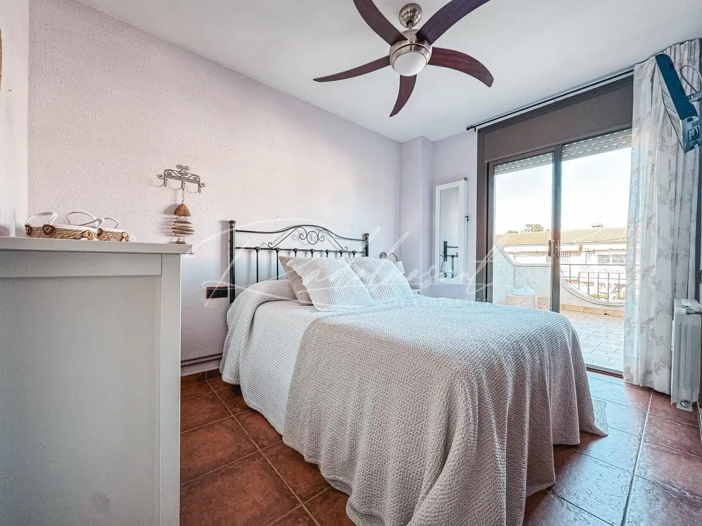 Schlafzimmer von Einfamilien-Reihenhaus zum Verkauf in Cambrils mit Klimaanlage, Heizung und Privatgarten