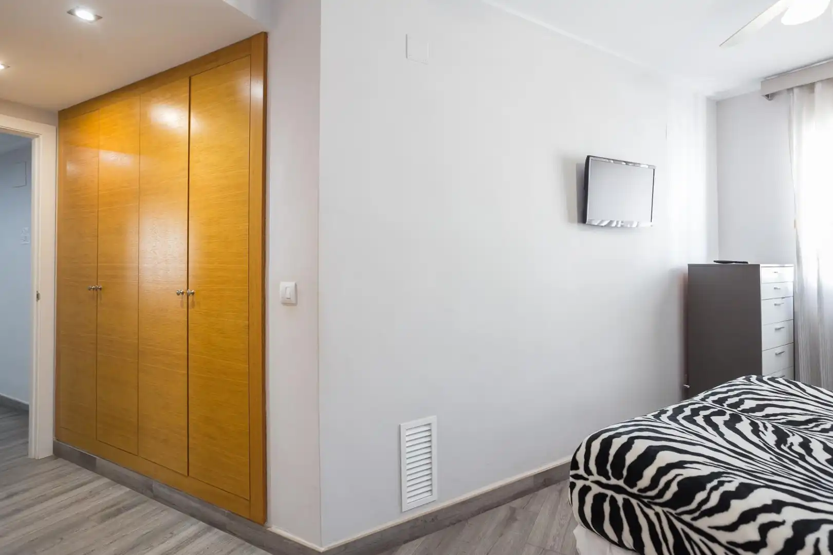 Schlafzimmer von Dachboden zum Verkauf in Gandia mit Klimaanlage, Heizung und Terrasse