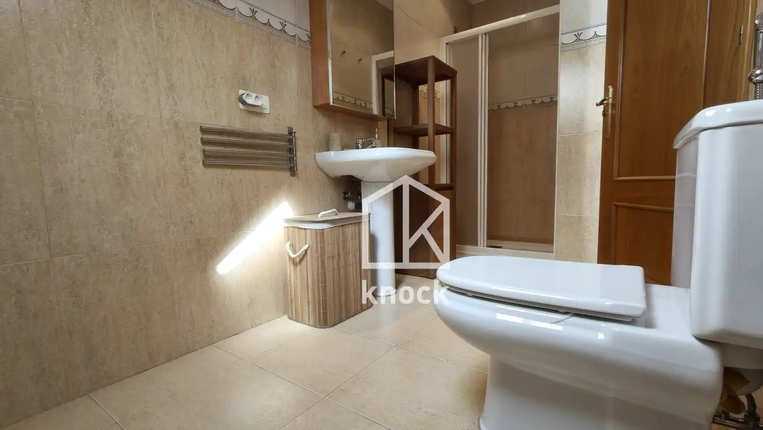 Bathroom of Flat for rent in Navia  with Heating, Parquet flooring and Furnished