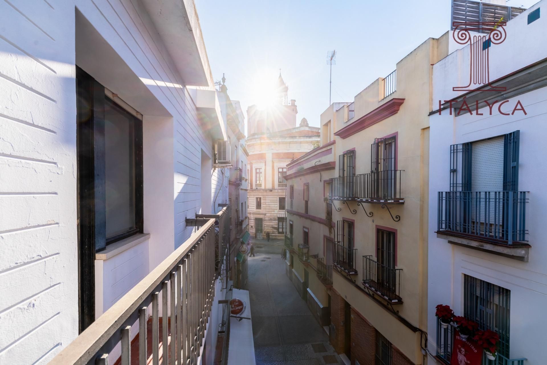 Vista exterior de Pis en venda en  Sevilla Capital amb Terrassa