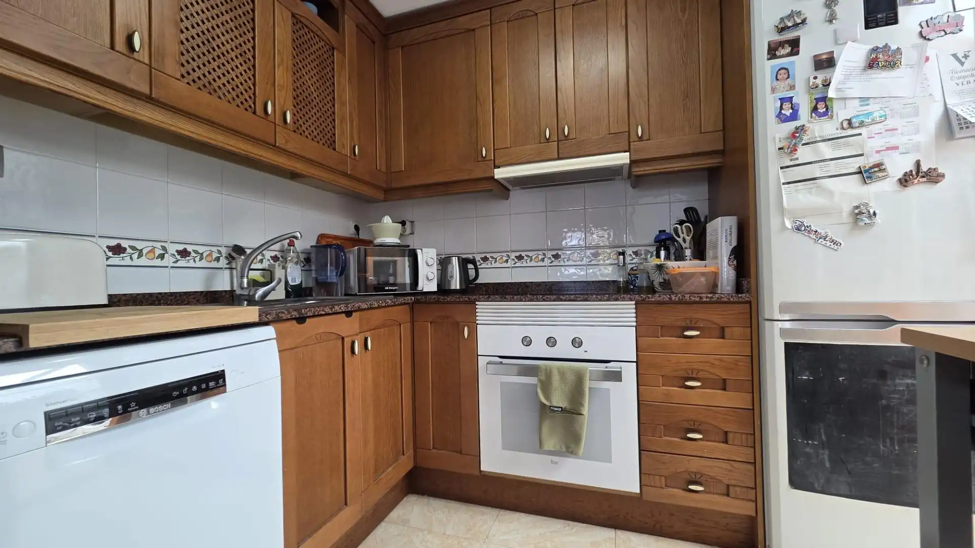 Cuina de Casa adosada en venda en Torrevieja amb Aire condicionat, Jardí privat i Terrassa